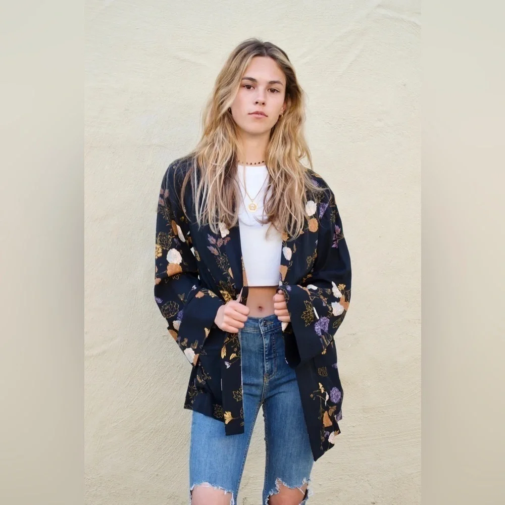 Free People Peony Kimono In Midnight Jacket Front Pockets NWOT Floral Print - Picture 8 of 10